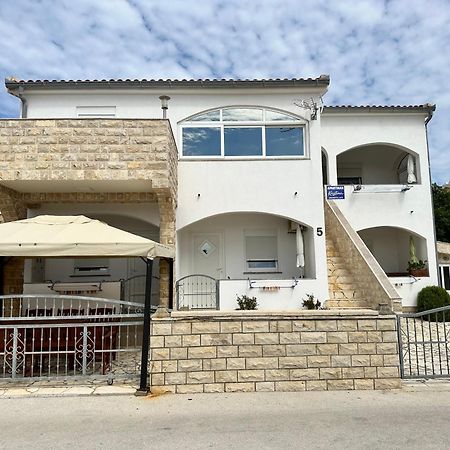 Apartments Kristina Vir Dış mekan fotoğraf